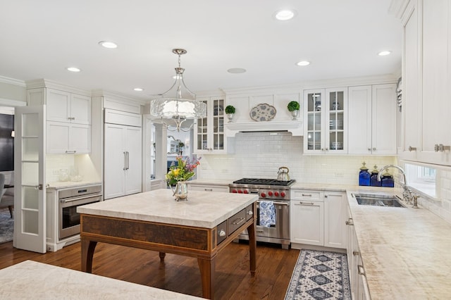 611 Oak Knoll Dr, Lake Forest, IL 60045 - kitchen featuring high end appliances, white cabinetry, light countertops, dark wood-type flooring, and decorative backsplash