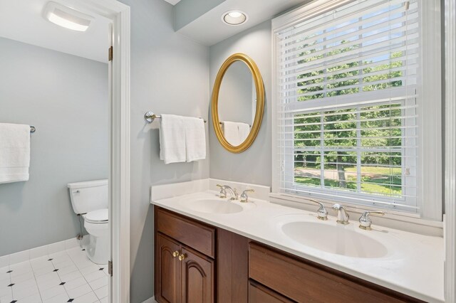 611 Oak Knoll Dr, Lake Forest, IL 60045 - bedroom with wood finished floors and multiple closets