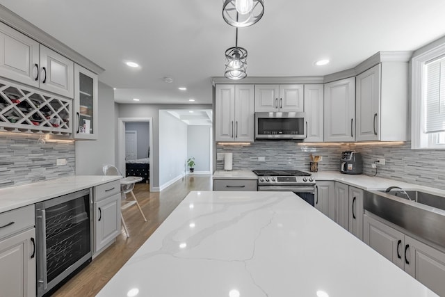 9712 W Shore Dr, Oak Lawn, IL 60453 - kitchen with wine cooler, stainless steel appliances, tasteful backsplash, light wood-style floors, and recessed lighting