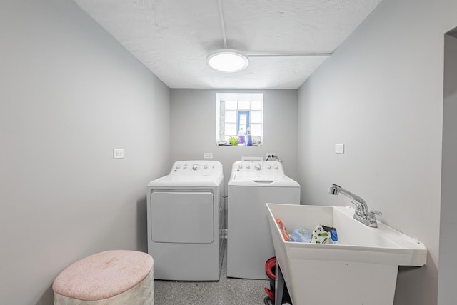 9712 W Shore Dr, Oak Lawn, IL 60453 - laundry area featuring independent washer and dryer
