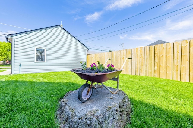 9712 W Shore Dr, Oak Lawn, IL 60453 - view of yard