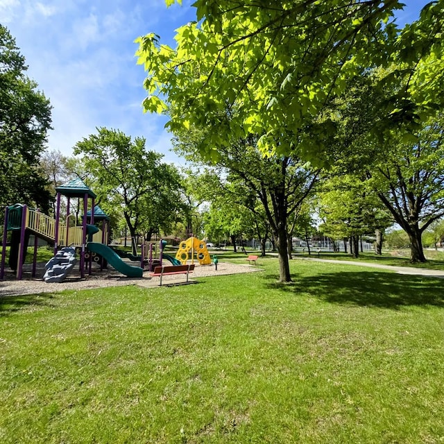 9712 W Shore Dr, Oak Lawn, IL 60453 - community playground featuring a yard