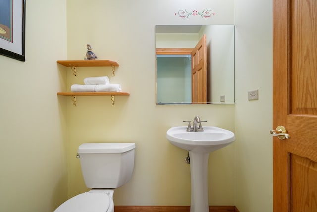 11 E Appletree Ln, Arlington Heights, IL 60004 - bathroom featuring toilet and a sink