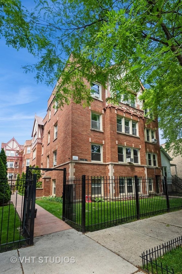 2924 N Sacramento Ave Unit 2W, Chicago, IL 60618 - photo 2