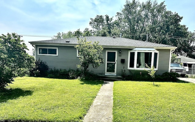 612 N Lincoln Ave, Villa Park, IL 60181 - view of front facade featuring a front lawn