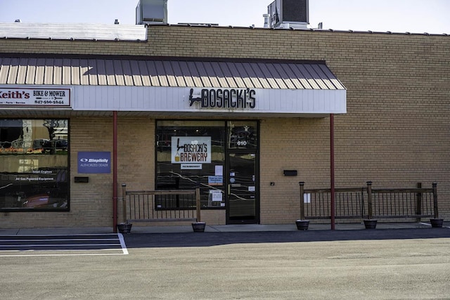 2167 Yellowstone Blvd, Mundelein, IL 60060 - view of building exterior