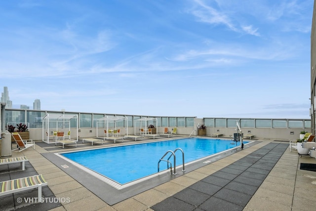 1841 S Calumet Ave Unit 1304, Chicago, IL 60616 - community pool with a patio