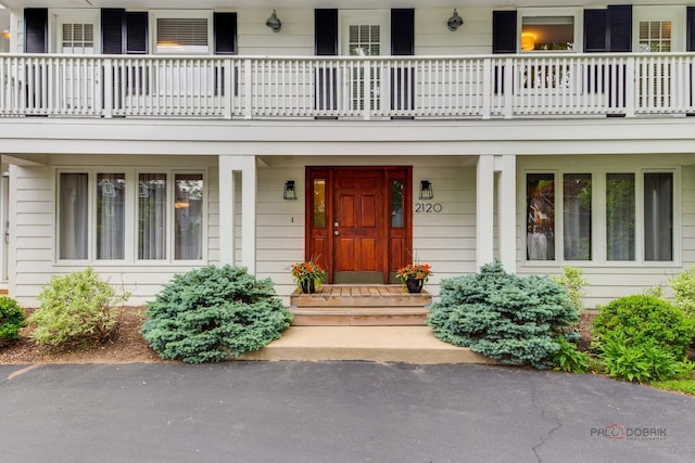 2120 Wilmette Ave, Wilmette, IL 60091 - property entrance with a balcony