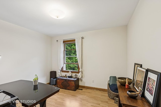 1909 Bridle Ct, Saint Charles, IL 60174 - home office featuring wood finished floors and baseboards