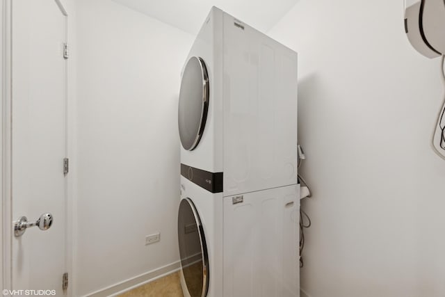 2033 N Damen Ave Unit 2N, Chicago, IL 60647 - laundry area featuring stacked washer / dryer and baseboards
