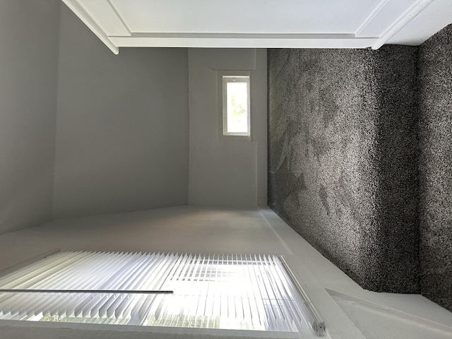 1453 S Oak Ave, Freeport, IL 61032 - view of empty room