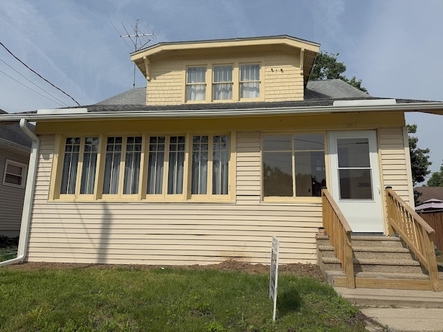 207 College Ave, Dixon, IL 61021 - bungalow featuring entry steps and roof with shingles