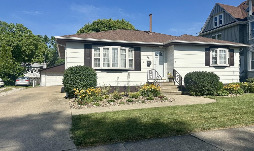 411 1st Ave, Ottawa, IL 61350 - photo 1