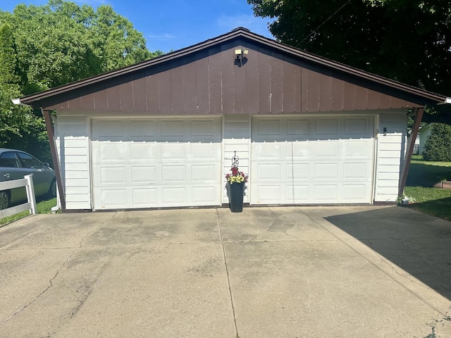 411 1st Ave, Ottawa, IL 61350 - view of detached garage