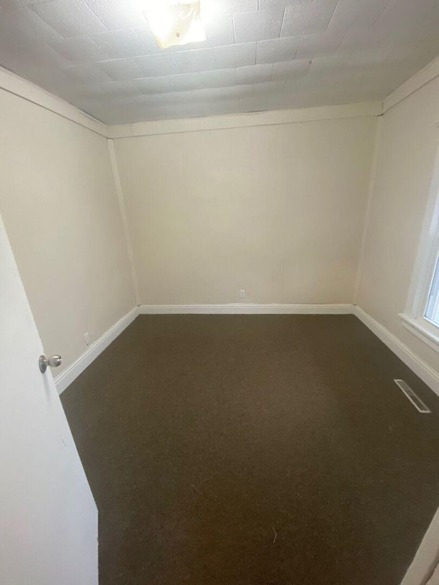 1350 E Chestnut St, Kankakee, IL 60901 - unfurnished room featuring dark colored carpet