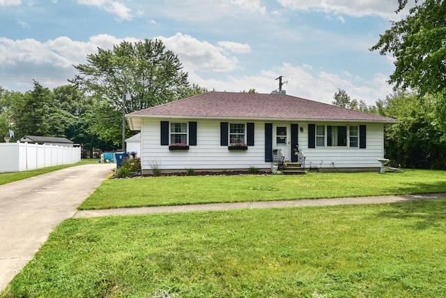 109 E Seminole St, Dwight, IL 60420 - ranch-style house featuring driveway