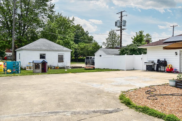 109 E Seminole St, Dwight, IL 60420 - exterior space featuring a grill and driveway