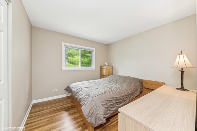 320 Pleasant St, Hoffman Estates, IL 60169 - bedroom with wood finished floors