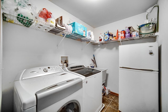 8304 Trumbull Ave, Joliet, IL 60431 - laundry room featuring washer and dryer