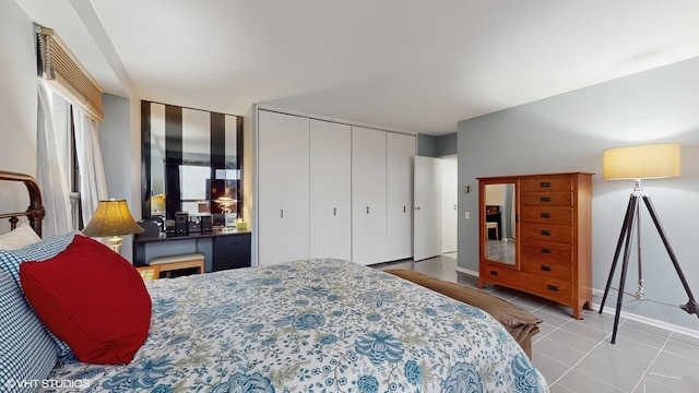 5050 S E End Ave Unit 9C, Chicago, IL 60615 - bedroom featuring tile patterned flooring and baseboards