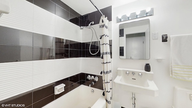 5050 S E End Ave Unit 9C, Chicago, IL 60615 - bathroom featuring shower / bath combo and a sink