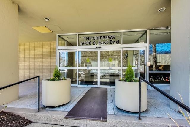 5050 S E End Ave Unit 9C, Chicago, IL 60615 - entrance to property