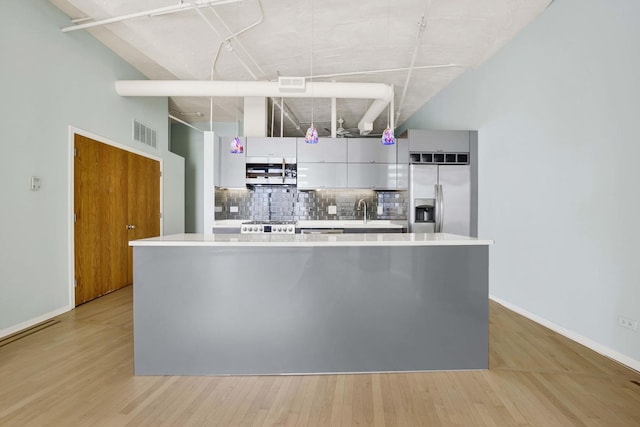 1322 S Wabash Ave Unit 807, Chicago, IL 60605 - kitchen with stainless steel appliances, backsplash, light countertops, white cabinets, and a kitchen island