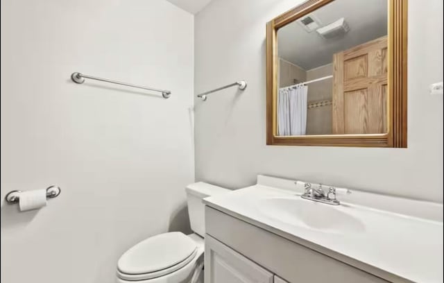 9439 Corneils Rd, Bristol, IL 60512 - full bath featuring vanity and a shower with curtain