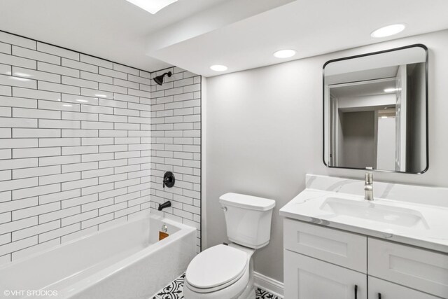 524 Willow St, Itasca, IL 60143 - full bath featuring vanity, shower / tub combination, and recessed lighting