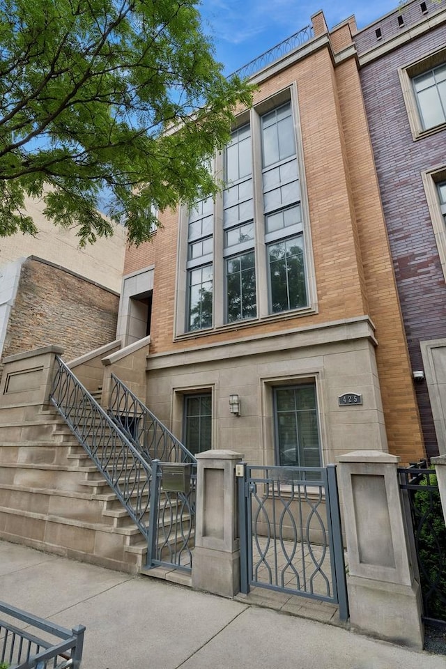 425 W Superior St, Chicago, IL 60654 - photo 1