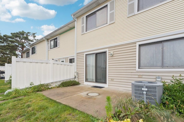 12 N Waterford Dr Unit 0, Schaumburg, IL 60194 - rear view of property with a patio
