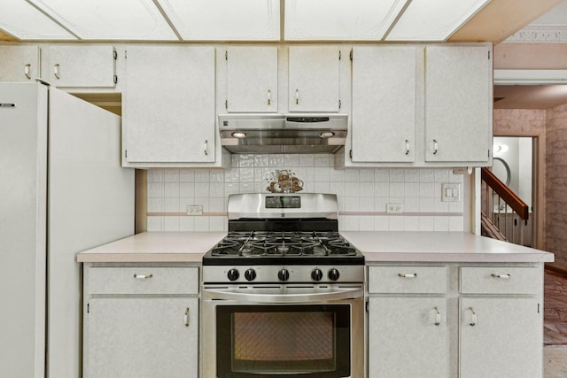 12 N Waterford Dr Unit 0, Schaumburg, IL 60194 - kitchen with under cabinet range hood, stainless steel gas stove, freestanding refrigerator, and light countertops