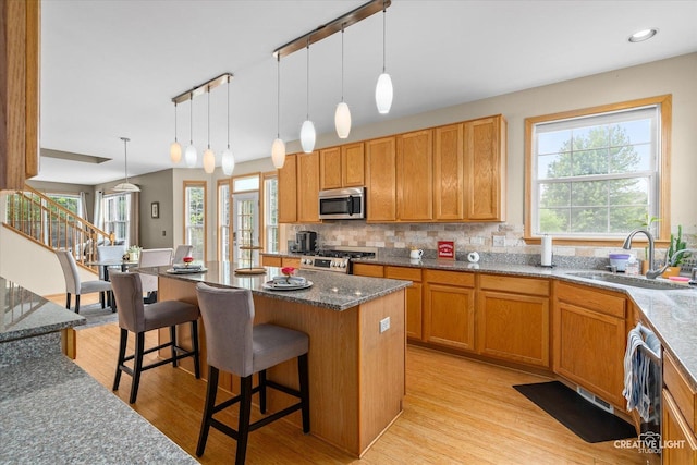 16260 W Mohawk Ct, Lockport, IL 60441 - kitchen with stainless steel appliances, a kitchen island, light wood-type flooring, a breakfast bar, and recessed lighting