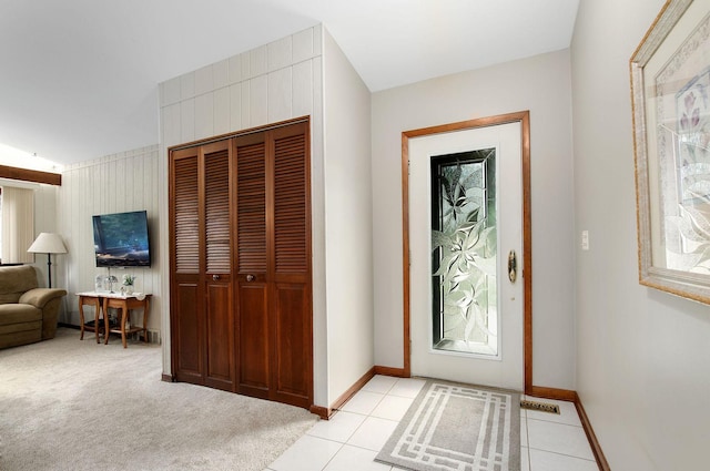 440 E Walnut St, Roselle, IL 60172 - foyer entrance with light tile patterned floors
