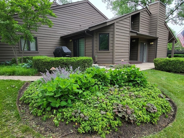 63 Lakewood Cir Unit 63, Saint Charles, IL 60174 - view of front of property featuring a chimney and a front lawn