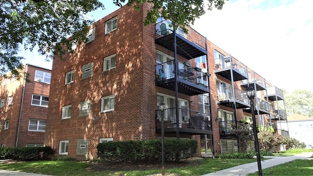 2624 W Catalpa Ave Unit 14, Chicago, IL 60625 - view of apartment building / complex