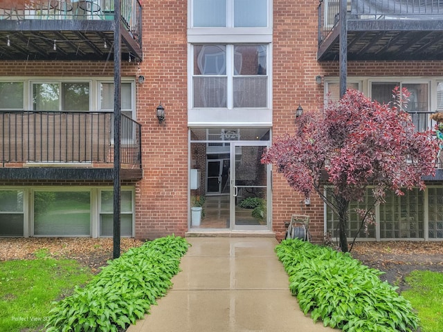 2624 W Catalpa Ave Unit 14, Chicago, IL 60625 - entrance to property featuring brick siding and a balcony