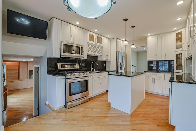 1831 E Camp Mcdonald Rd Unit 0, Mount Prospect, IL 60056 - kitchen featuring stainless steel appliances, backsplash, light wood finished floors, a kitchen island, and white cabinets
