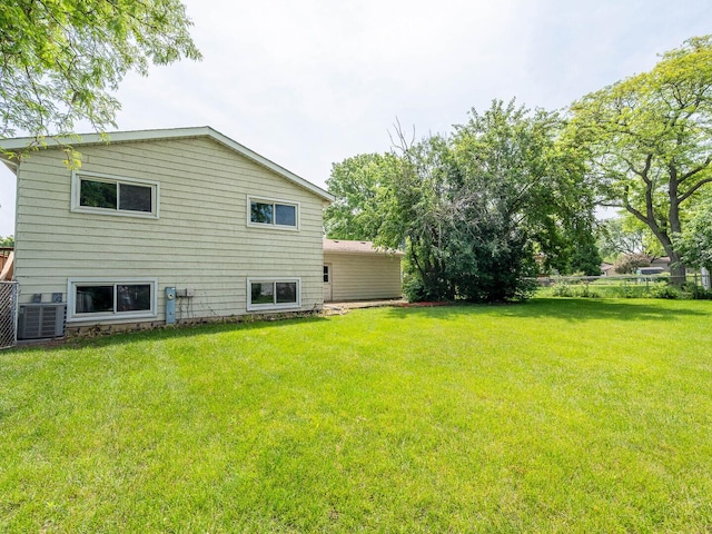 2134 S Hull Dr, Wheaton, IL 60189 - view of yard