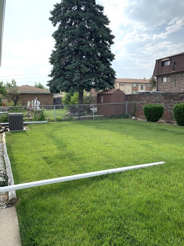 7609 W Gunnison St, Harwood Heights, IL 60706 - view of yard