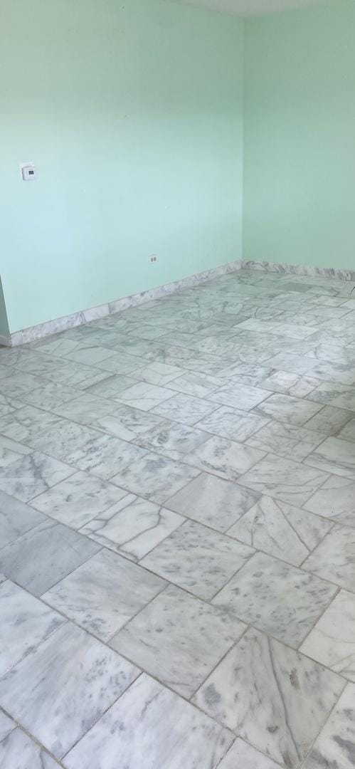 396 Thelma Ct, Wheeling, IL 60090 - empty room featuring baseboards