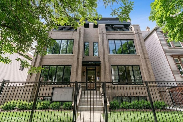 1517 W Barry Ave Unit 1W, Chicago, IL 60657 - photo 1