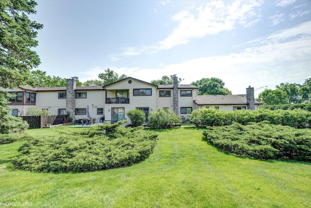 1330 S Mallard Ln, Mount Prospect, IL 60056 - view of yard with a balcony