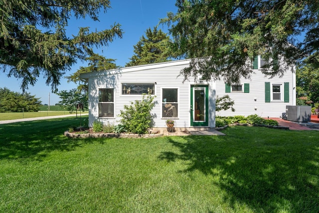 1392 Red Brick Rd, Dixon, IL 61021 - view of front of property featuring a front lawn