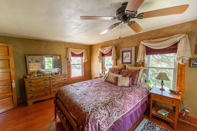 1392 Red Brick Rd, Dixon, IL 61021 - bedroom featuring wood finished floors, a textured ceiling, and a ceiling fan