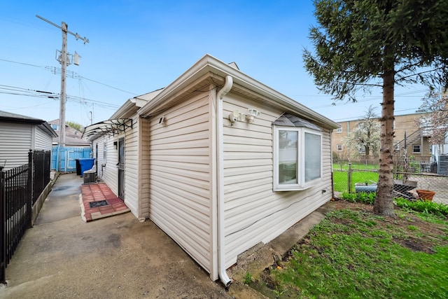3348 N Narragansett Ave, Chicago, IL 60634 - view of side of property with a patio area