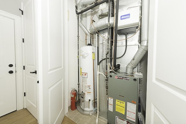 5010 W Lawrence Ave Unit 3B, Chicago, IL 60630 - utility room featuring water heater
