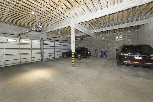 5010 W Lawrence Ave Unit 3B, Chicago, IL 60630 - parking garage with a garage door opener