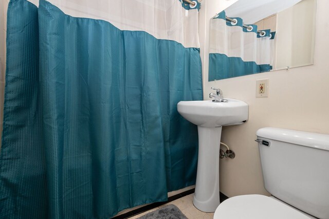 4631W W 88th St, Hometown, IL 60456 - full bathroom with tile patterned floors and a shower with shower curtain