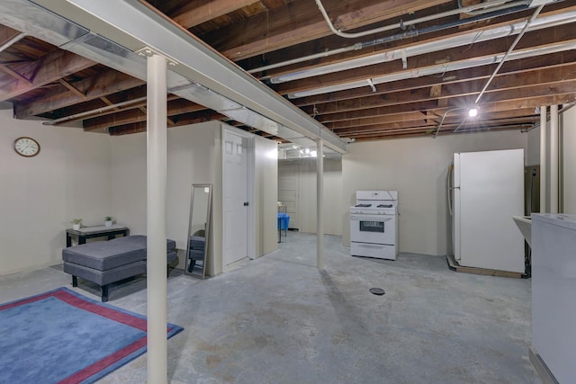 2916 N Melvina Ave, Chicago, IL 60634 - finished below grade area featuring freestanding refrigerator